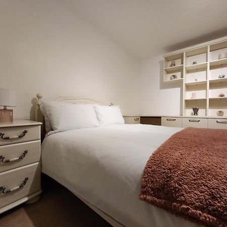 Elmdon House With 4 Spacious Bedrooms To Choose Birmingham Dış mekan fotoğraf