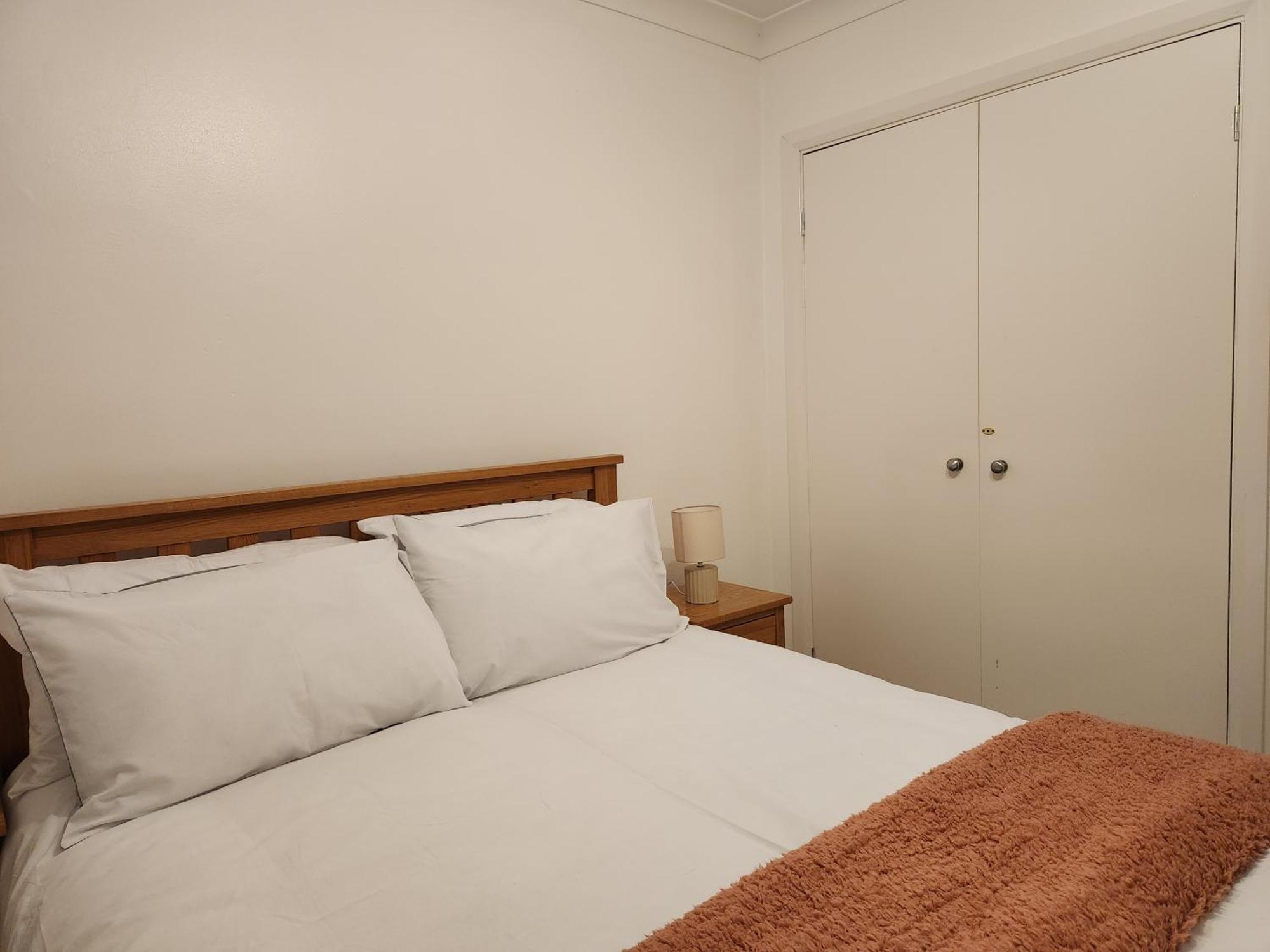 Elmdon House With 4 Spacious Bedrooms To Choose Birmingham Dış mekan fotoğraf