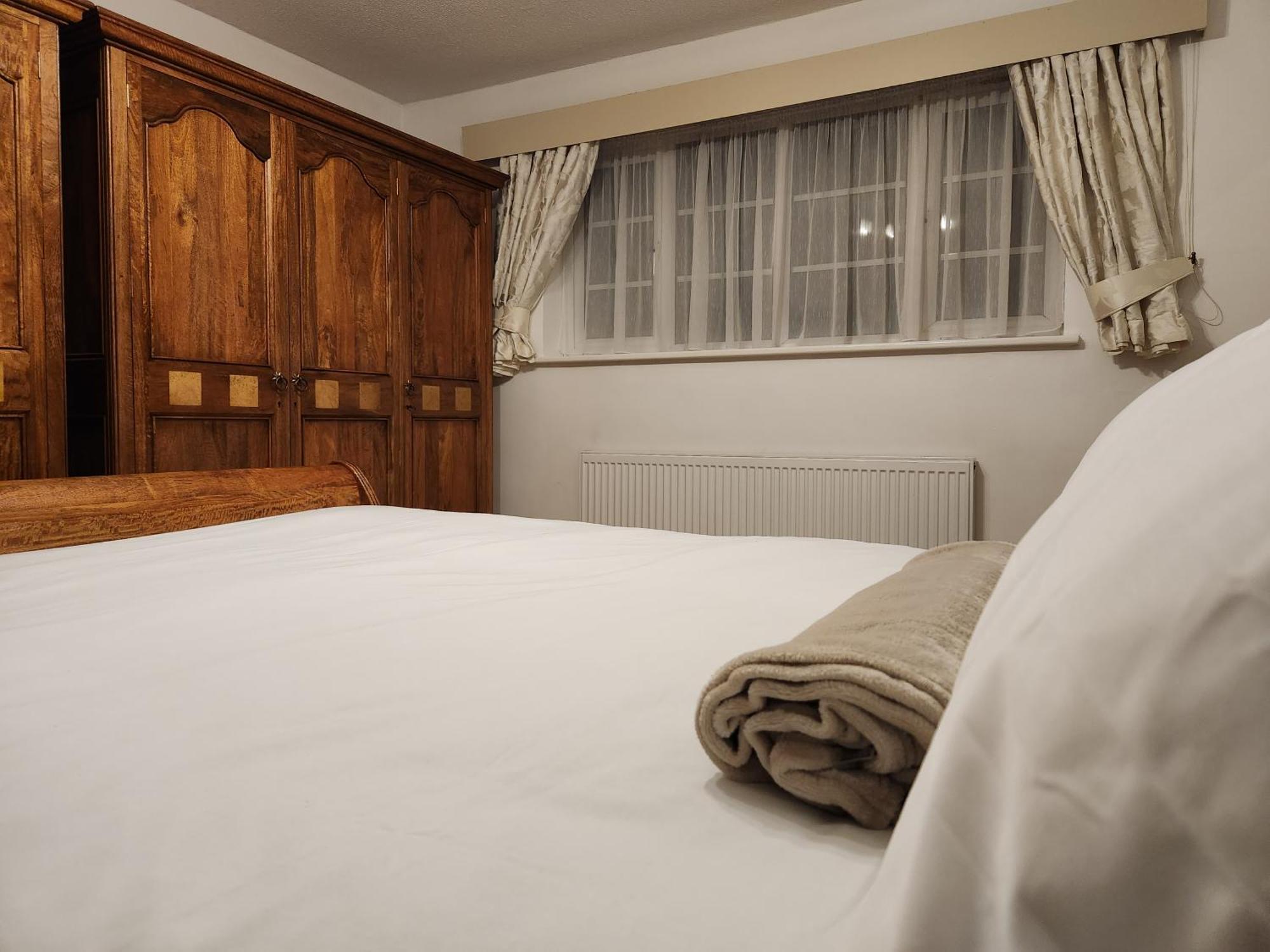Elmdon House With 4 Spacious Bedrooms To Choose Birmingham Dış mekan fotoğraf