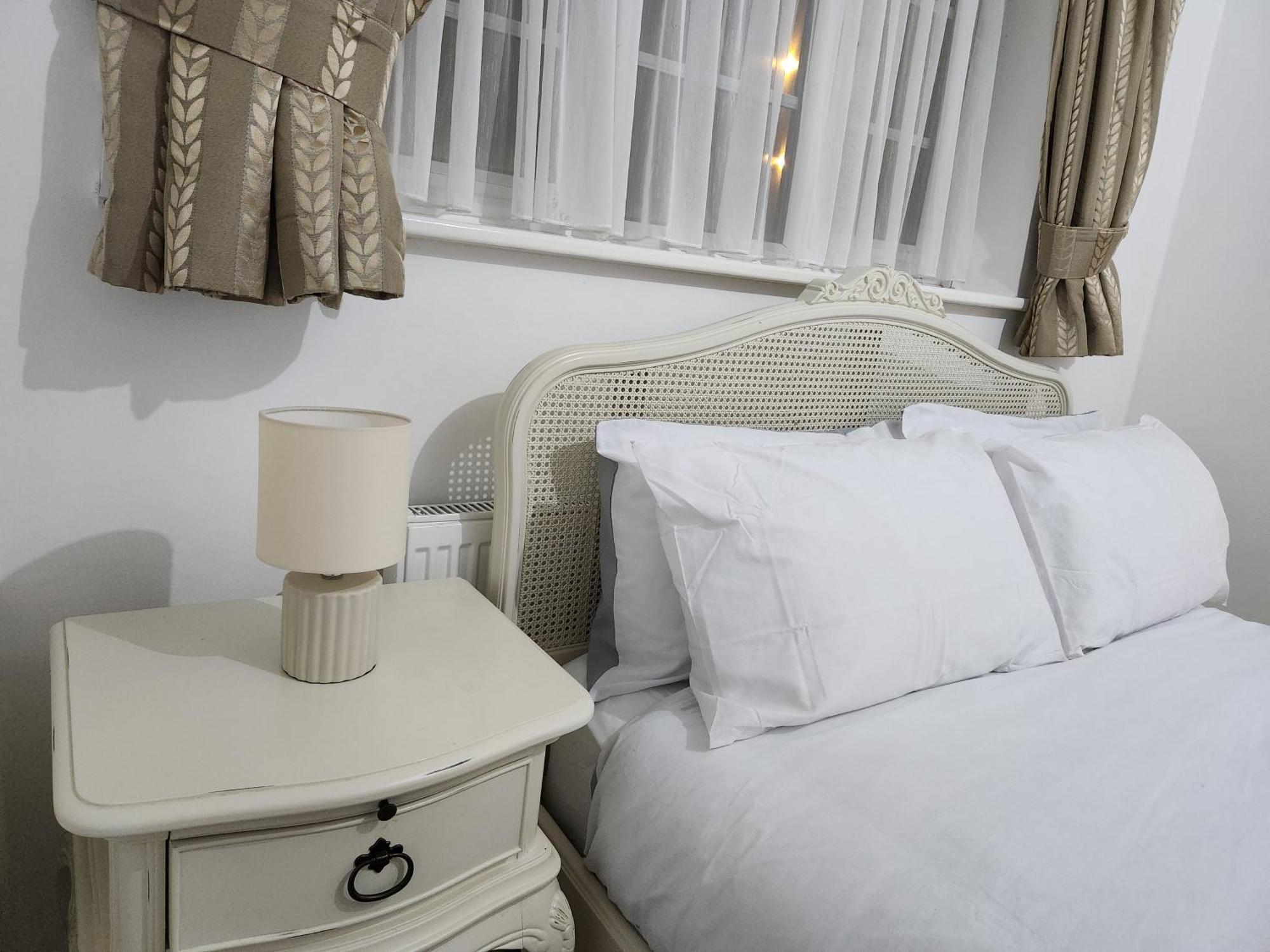 Elmdon House With 4 Spacious Bedrooms To Choose Birmingham Dış mekan fotoğraf