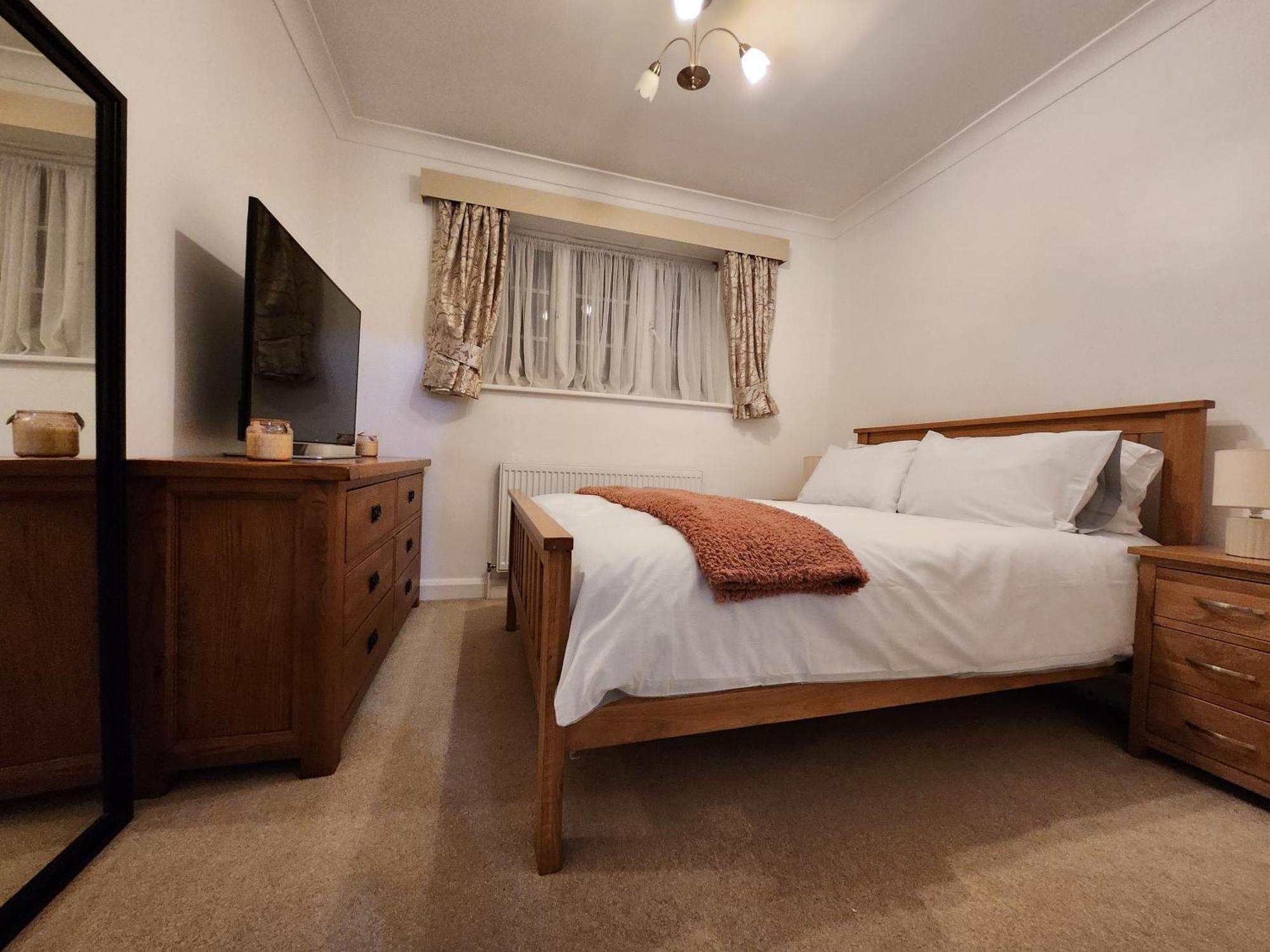 Elmdon House With 4 Spacious Bedrooms To Choose Birmingham Dış mekan fotoğraf