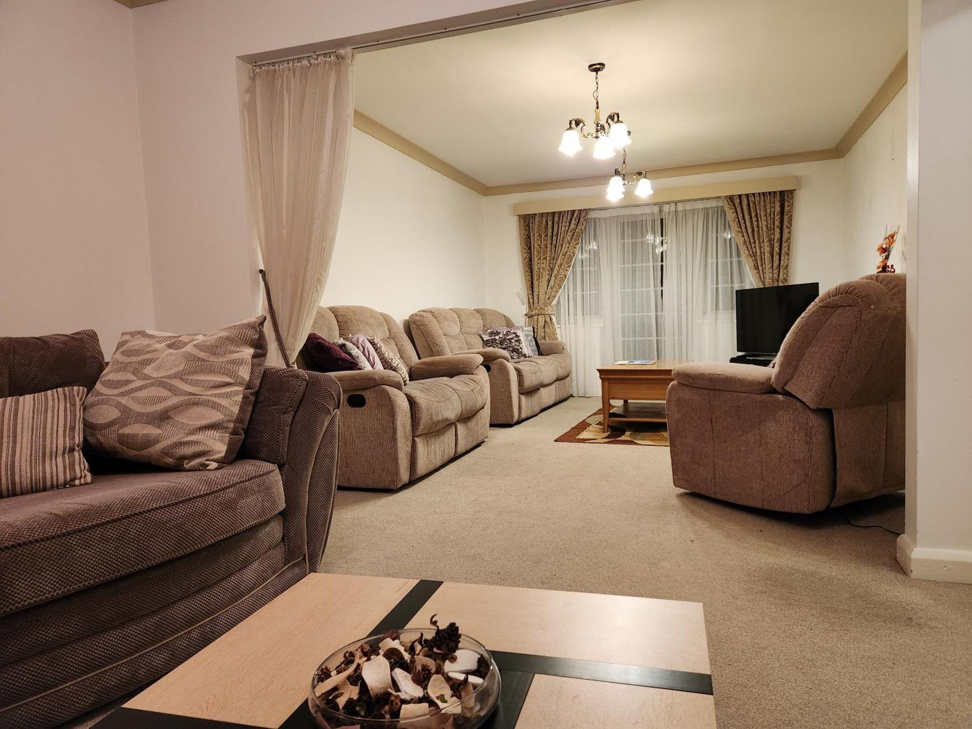 Elmdon House With 4 Spacious Bedrooms To Choose Birmingham Dış mekan fotoğraf