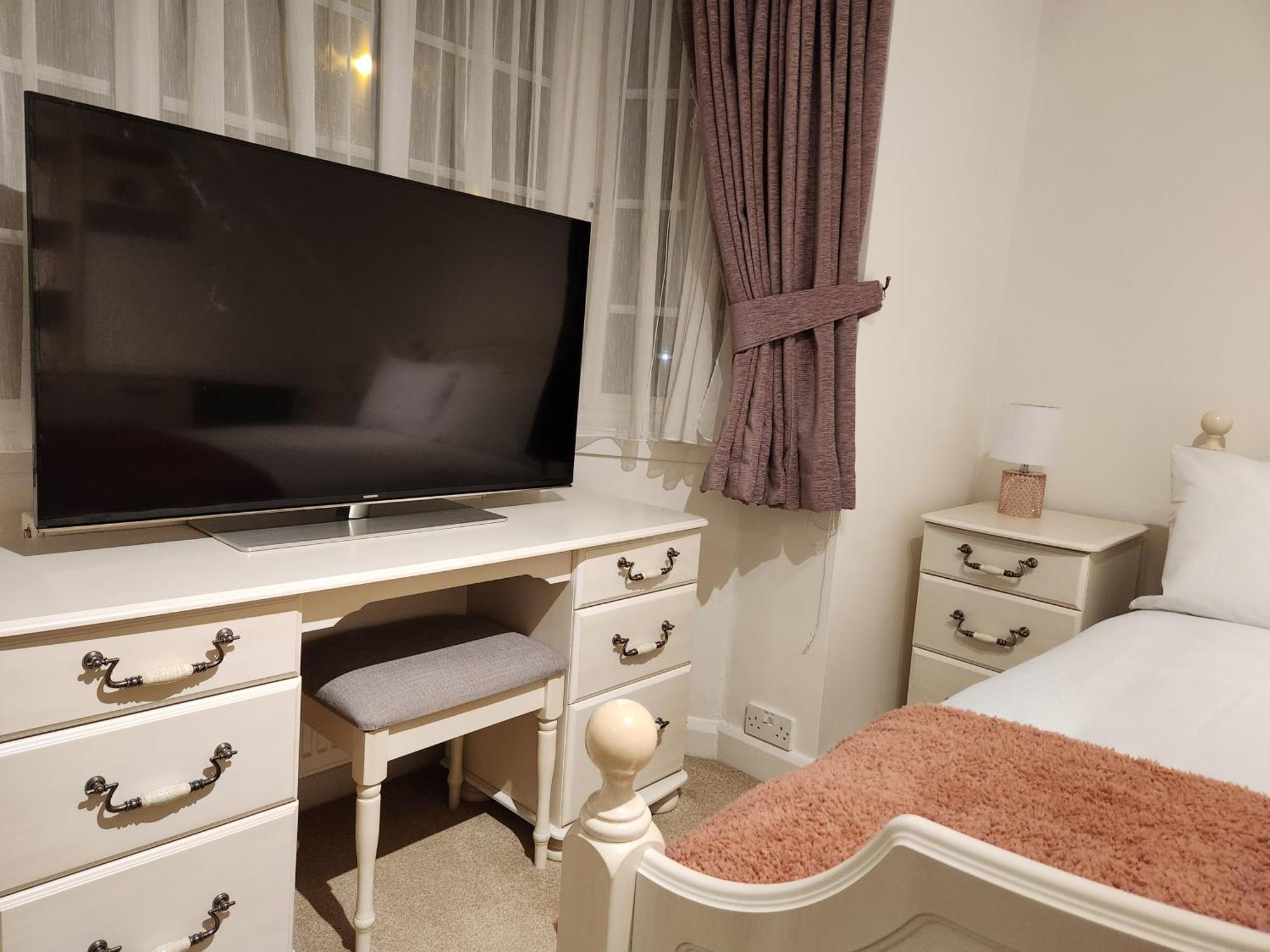 Elmdon House With 4 Spacious Bedrooms To Choose Birmingham Dış mekan fotoğraf